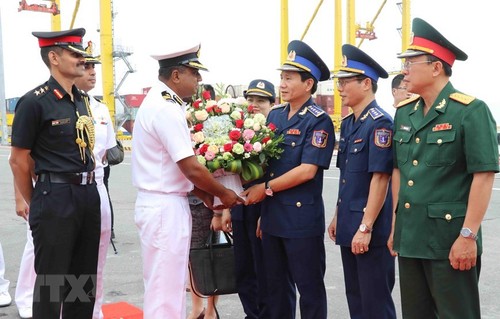 Schiff der indischen Küstenwache ist in Danang zu Gast - ảnh 1