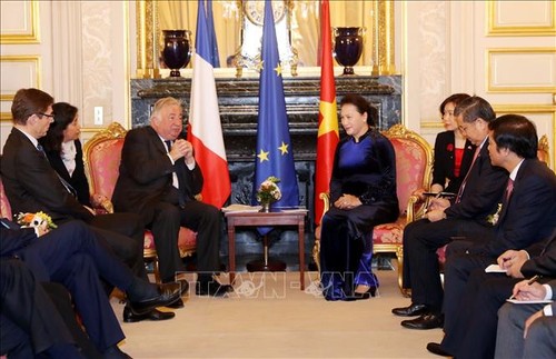 Parlamentspräsidentin Nguyen Thi Kim Ngan trifft Frankreichs Senatschef Gerard Larcher - ảnh 1