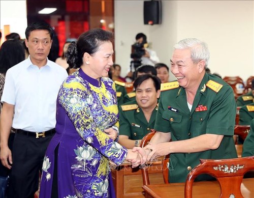 Parlamentspräsidentin Nguyen Thi Kim Ngan nimmt an Feier zum 44. Jahrestag der Befreiung der Stadt Can Tho teil  - ảnh 1