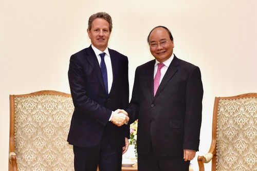 Premierminister Nguyen Xuan Phuc empfängt den Ex-US-Finanzminister und Kronzprinzessin von Schweden - ảnh 1