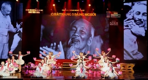 Konzert zum 129. Geburtstag von Präsident Ho Chi Minh - ảnh 1