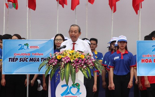 Vizepremierminister Truong Hoa Binh nimmt an Feier zum Start der Kampagne “Freiwillige Jugendliche im Sommer 2019” teil - ảnh 1