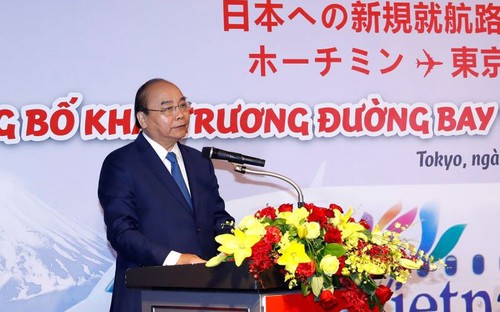 Premierminister Nguyen Xuan Phuc nimmt an Feier zur Veröffentlichung der zwei Flugverbindungen nach Japan teil - ảnh 1