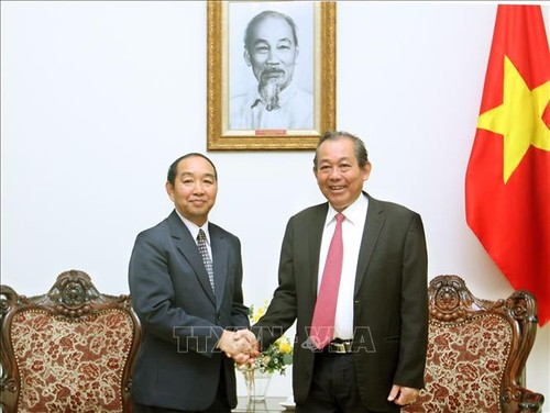 Ständiger Vizepremierminister Truong Hoa Binh empfängt den Präsidenten des laotischen Obersten Gerichtshofes - ảnh 1