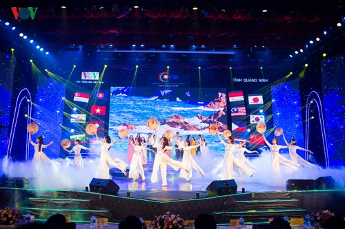 Halbfinale des ASEAN+3-Gesangswettbewerbs  2019: Bunte Musikparty - ảnh 1