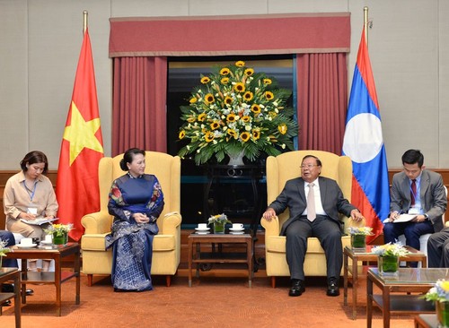 Parlamentspräsidentin Nguyen Thi Kim Ngan empfängt den laotischen Partei- und Staatschef Bounnhang Vorachith - ảnh 1