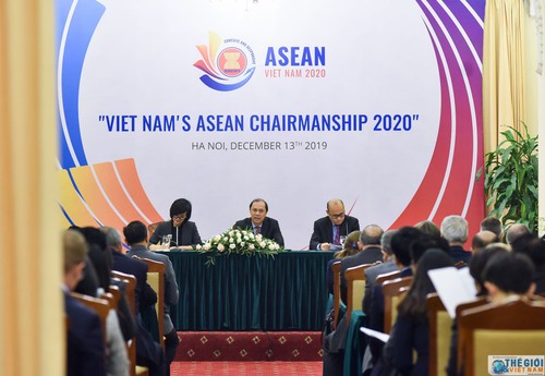 Vizeaußenminister Nguyen Quoc Dung informiert über ASEAN-Vorsitz-Jahr 2020 - ảnh 1