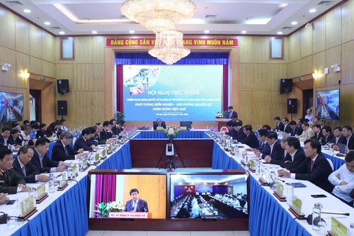 Premierminister Nguyen Xuan Phuc nimmt an Bilanzkonferenz des Ministeriums für Planung und Investition teil - ảnh 1