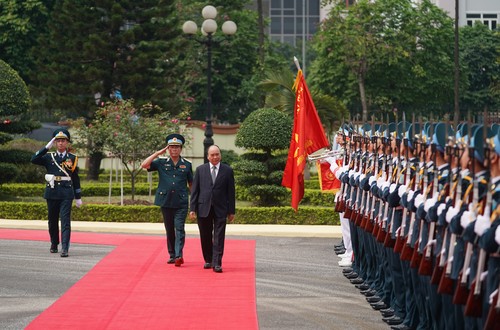 Premierminister Nguyen Xuan Phuc besucht das Luftwaffenkommando - ảnh 1