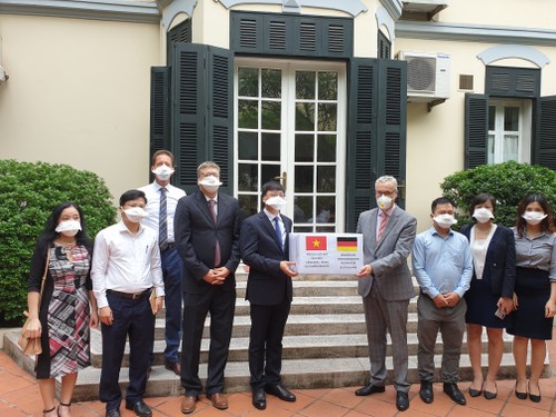 Vietnam-Deutschland-Solidarität im Kampf gegen Covid-19-Epidemie - ảnh 1