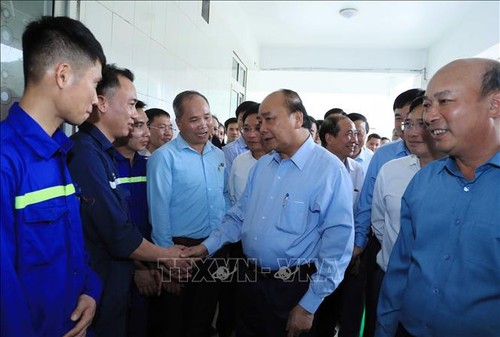 Premierminister Nguyen Xuan Phuc besucht Arbeitnehmer des Bergwerks Ha Lam - ảnh 1