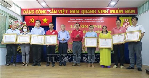 Ho-Chi-Minh-Stadt ehrt ausgezeichnete Blutspender - ảnh 1