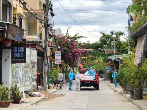 Die Stadt Hoi An kümmert sich um Haushalte in isolierten Wohnvierteln - ảnh 1