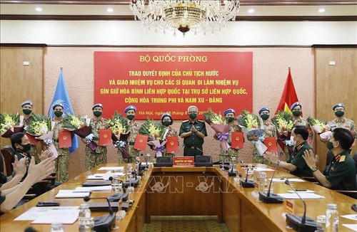Weitere zehn vietnamesische Offiziere beteiligen sich an UN-Friedenstruppen - ảnh 1