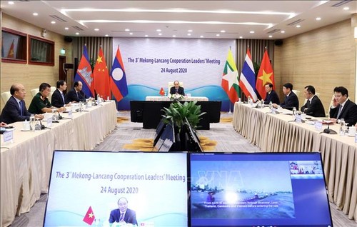 Premierminister Nguyen Xuan Phuc nimmt an hochrangiger Mekong-Lancang-Videokonferenz teil - ảnh 1