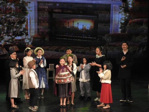 Das Musical “Das kleine Mädchen mit den Schwefelhölzchen” von Hanoier Schülern - ảnh 1
