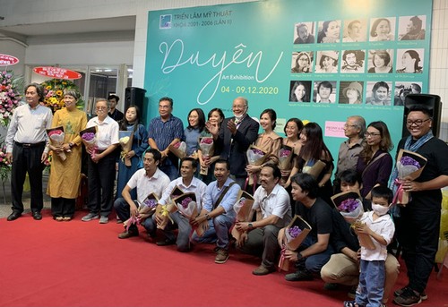 Ausstellung “Duyen” präsentiert Werke von 15 Künstlern, Malern und Bildhauern - ảnh 1