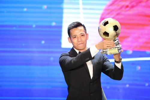 Nguyen Van Quyet gewinnt den „Goldenen Ball“ Vietnams 2020 - ảnh 1