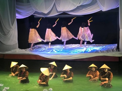 Erlebnis über vietnamesische Kultur durch experimentelles Puppentheaterstück “der Mond” - ảnh 1