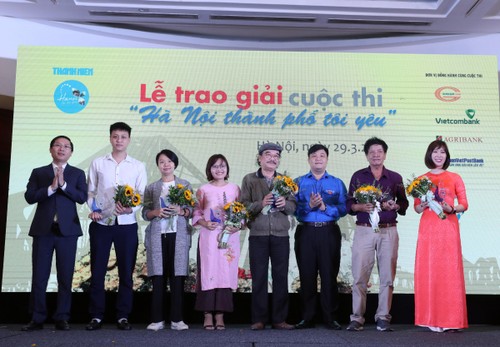 Preisverleihung des Wettbewerbs “Die Stadt Hanoi, die ich liebe” - ảnh 1
