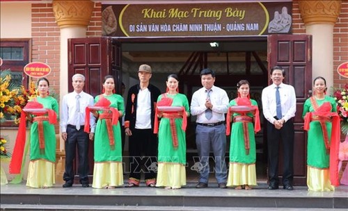 Ausstellung der Kultur der Volksgruppe Cham anlässlich des 46. Befreiungstags von Ninh Thuan - ảnh 1