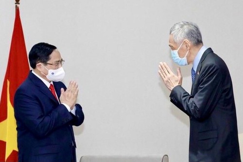 Premierminister Pham Minh Chinh führt bilaterale Gespräche mit Premierminister Kambodschas, Malaysias und Singapurs - ảnh 2