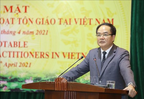 Religionsabteilung der Regierung trifft ausländische Gläubige in Vietnam  - ảnh 1