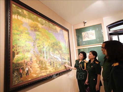 Bilderausstellung „Erinnerung an Truong Son“ - ảnh 1