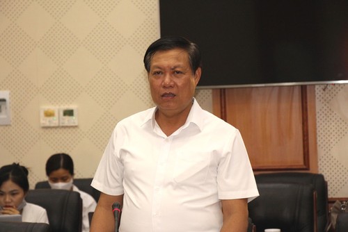Vize-Gesundheitsminister Do Xuan Tuyen überprüft die Covid-19-Bekämpfung in Hung Yen - ảnh 1