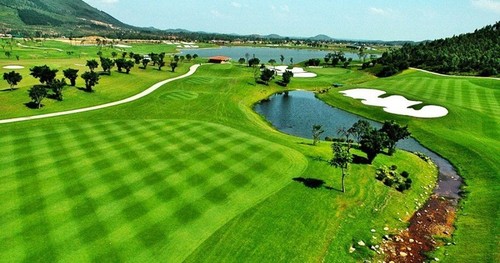 Golfplätze in Vinh Phuc dürfen Geimpfte aus anderen Städten und Provinzen empfangen - ảnh 1