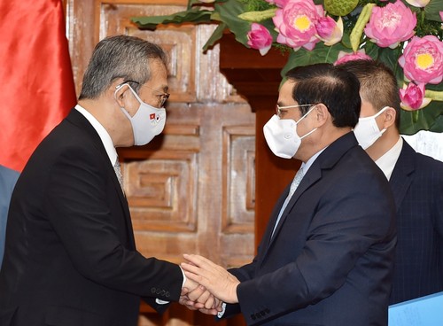 Premierminister Pham Minh Chinh trifft den japanischen Botschafter in Vietnam - ảnh 1