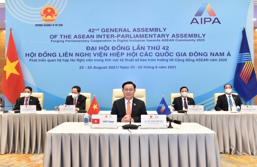 Parlamentspräsident Vuong Dinh Hue: Solidarität der ASEAN-Gemeinschaft zur Reaktion auf Covid-19-Pandemie - ảnh 1