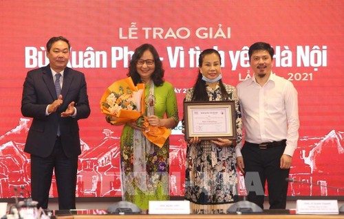 Preis „Bui Xuan Phai – Für die Liebe zu Hanoi“: Komponist Hong Dang mit dem „großen Preis” geehrt - ảnh 1