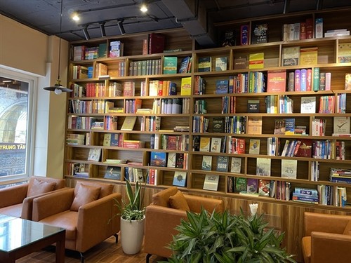 Büchercafe erweitert den Raum zur intellektuellen Verbindung - ảnh 1