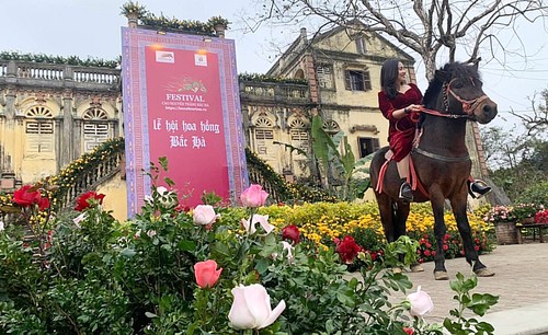 Provinz Lao Cai organisiert das Fest “Liebe und Rosen” - ảnh 1