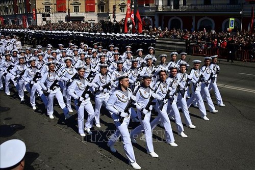 Mit Militärparade feiert Russland den 77. Jahrestag des Ende des zweiten Weltkriegs - ảnh 1