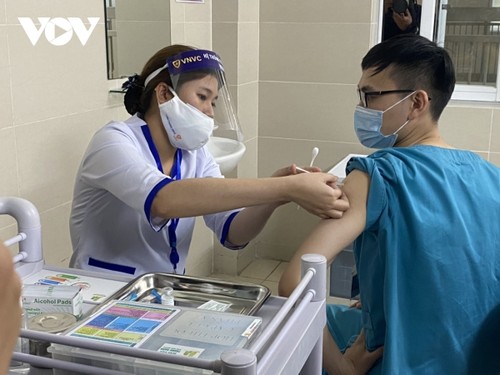 Binnen 24 Studenten meldet Vietnam 1.088 Covid-19-Neuinfektionen - ảnh 1