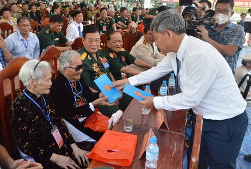 Treffen zum 50. Jahrestag des 81-tätigen Kampfes zum Schutz der alten Quang Tri-Zitadelle - ảnh 1