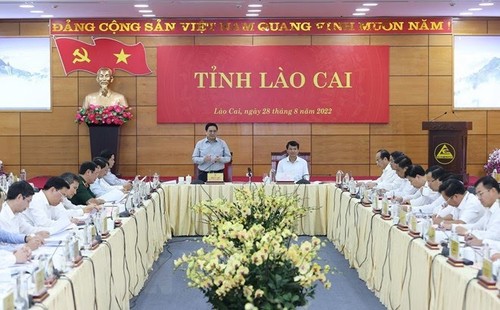 Lao Cai soll die Wirtschaft am Grenzübergang zum Durchbruch in der Wirtschaft der Provinz entwickeln - ảnh 1