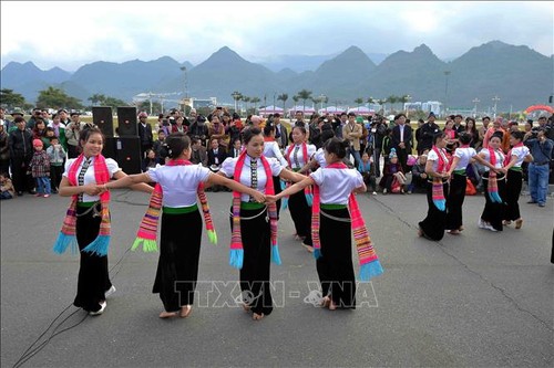 Sieben Provinzen nehmen am Kultur-, Sport- und Tourismusfest der Volksgruppen im Nordwesten teil - ảnh 1