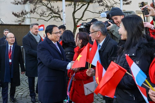 Zeremonie zum Empfang des Premierministers Pham Minh Chinh in Luxemburg - ảnh 1