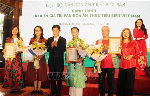 Mehr als 120 typische vietnamesische Gerichte veröffentlicht - ảnh 1
