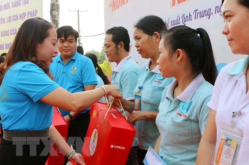 Ho-Chi-Minh-Stadt organisiert „Fest der Nächstenliebe – Fest des Zusammentreffens” für mehr als 30.000 Arbeitnehmer - ảnh 1