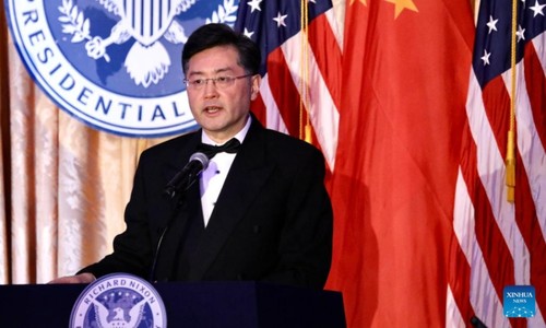 Chinas Außenminister Qin Gang: China-USA-Beziehungen werden wieder in richtige Richtung gehen - ảnh 1