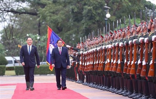 Medienanstalten von Laos berichten über den Laos-Besuch von Premierminister Pham Minh Chinh - ảnh 1
