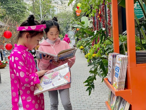 Hanoi wird zahlreiche Aktivitäten zum Tag der Bücher und Lesekultur organisieren - ảnh 1