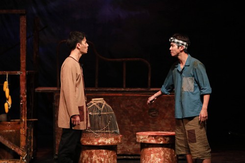 Dramastück „Ewig 17” auf der Bühne des Jugendtheaters - ảnh 1