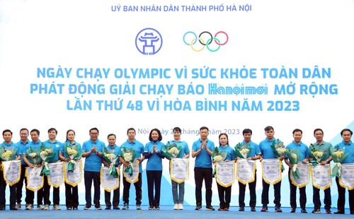 „Olympic Day Run” für Gesundheit der Bevölkerung - ảnh 1