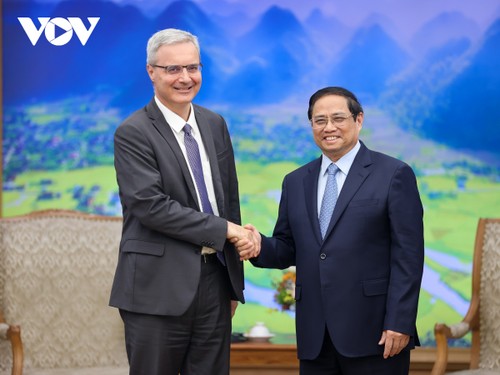 Premierminister Pham Minh Chinh trifft Frankreichs Botschafter Nicolas Warnery - ảnh 1