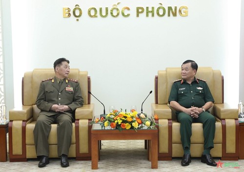 Generalleutnannt Hoang Xuan Chien empfängt Nordkoreas Verteidigungsattaché  - ảnh 1